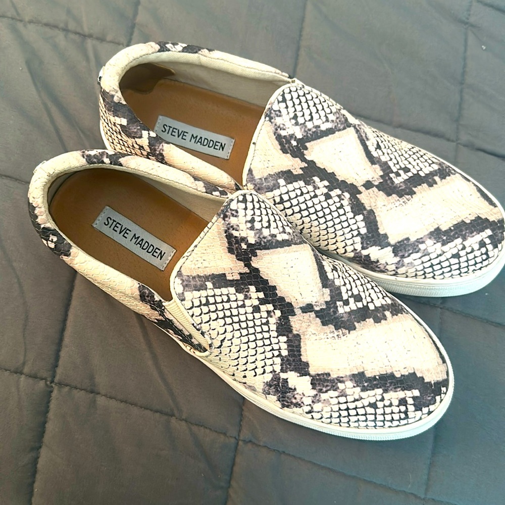 Steve Madden slip on sneakers